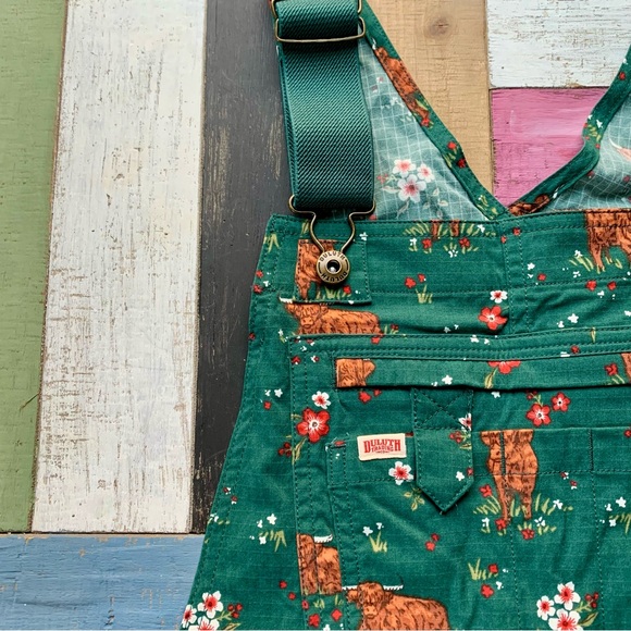 NWT Duluth Small x29” Heirloom Gardening Overalls Peninsula Green Highland Cow - Picture 4 of 8